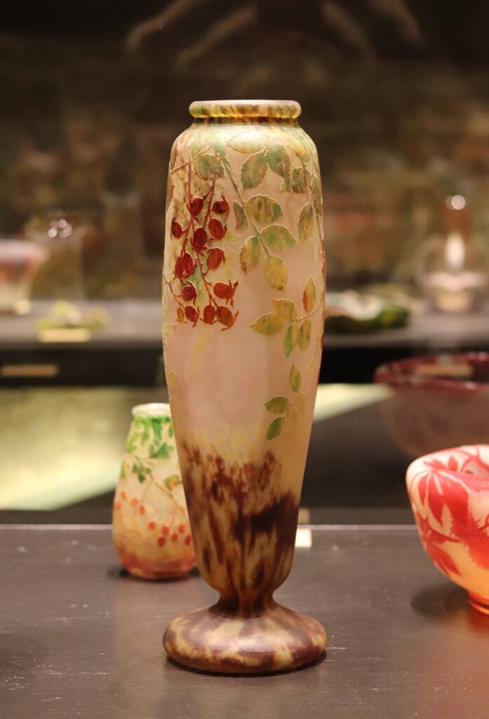 vase-art-nouveau-eglantier-daum-france